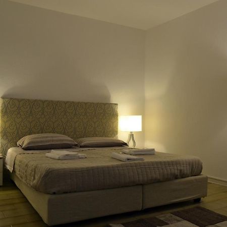 Gabrielli Rooms Et Apartments Sant Antonio Alloggio 4 M0230914084 Verona Dış mekan fotoğraf