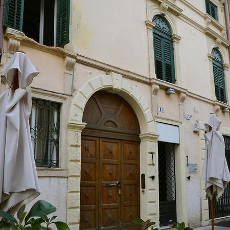 Gabrielli Rooms Et Apartments Sant Antonio Alloggio 4 M0230914084 Verona Dış mekan fotoğraf