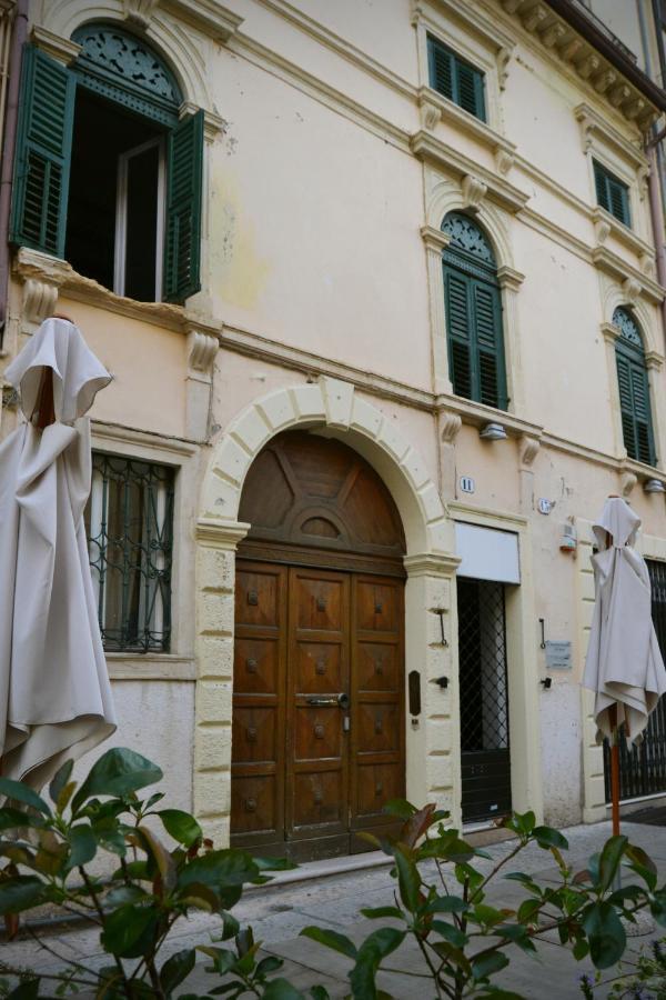 Gabrielli Rooms Et Apartments Sant Antonio Alloggio 4 M0230914084 Verona Dış mekan fotoğraf