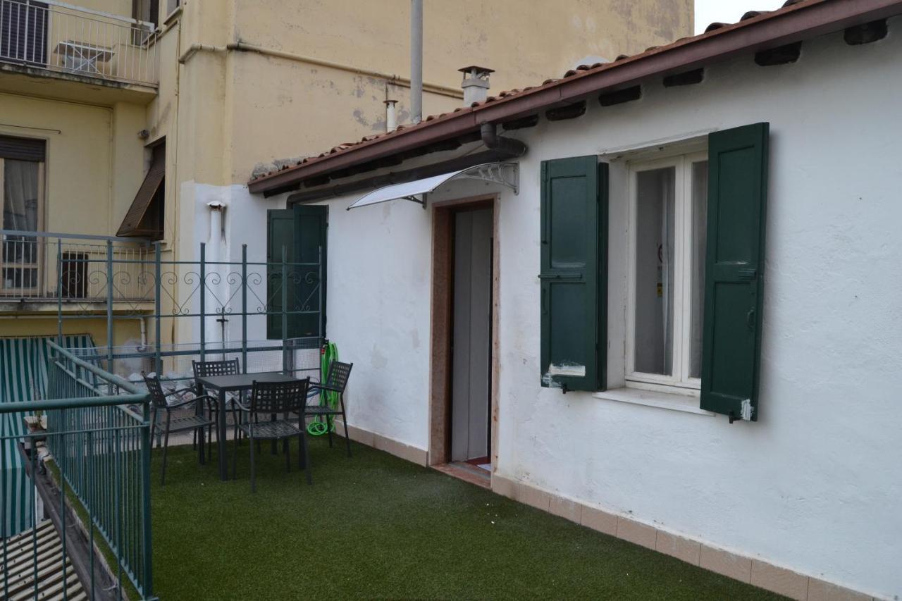 Gabrielli Rooms Et Apartments Sant Antonio Alloggio 4 M0230914084 Verona Dış mekan fotoğraf